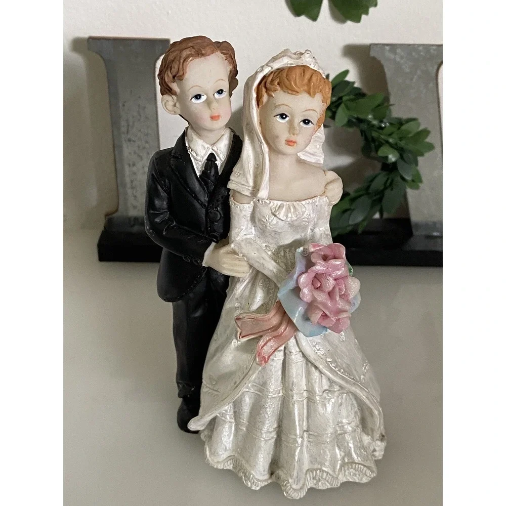 Vintage Shabby Chic Wedding Bride and Groom Resin‎ Wedding Cake Topper 5.5